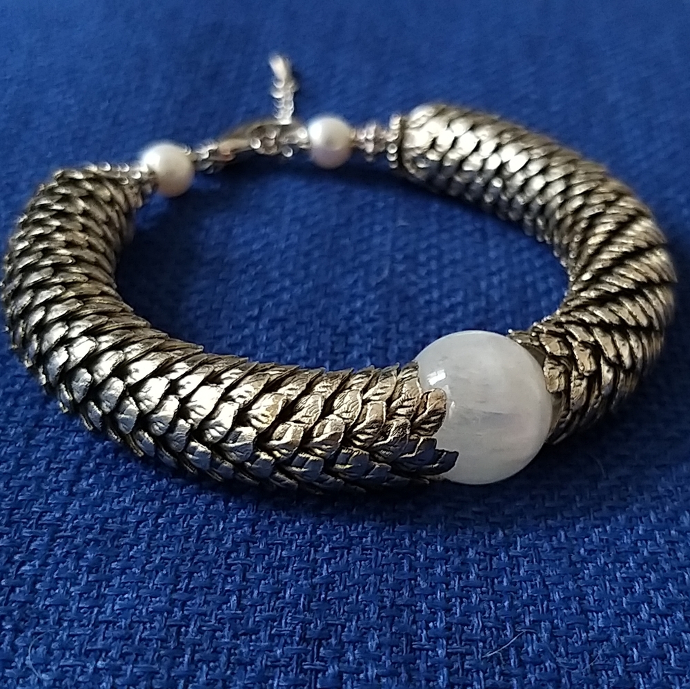 Handmade moonstone bracelet with pearls